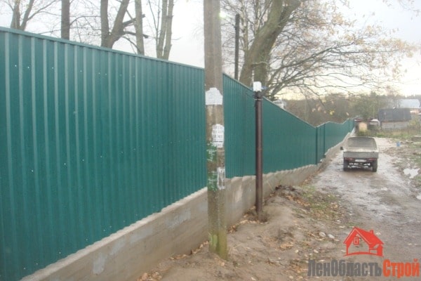 Забор на бетонной ленте
