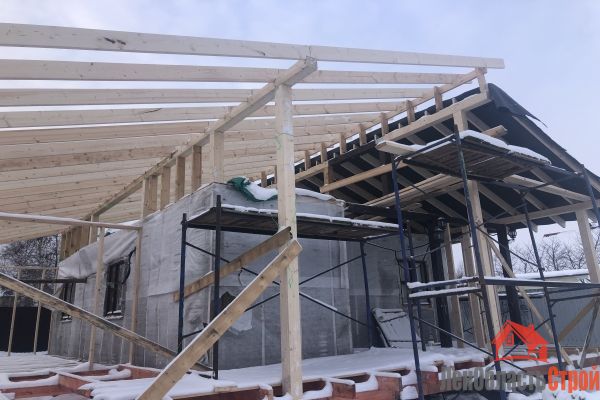 Возведение крыши при реконструкции дома